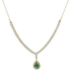 Κολιέ κίτρινο χρυσό με σχέδιο ριβιέρα με πράσινη ροζέτα και λευκά ζιργκον