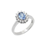 Δαχτυλίδι ροζέτα σε λευκό χρυσό Κ18 με διαμάντια και ζαφείρι