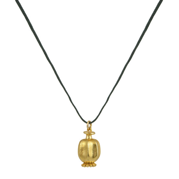 Κολιέ με μαύρο κορδόνι με ασημένια επίχρυση μεγάλη κλειστή παπαρούνα